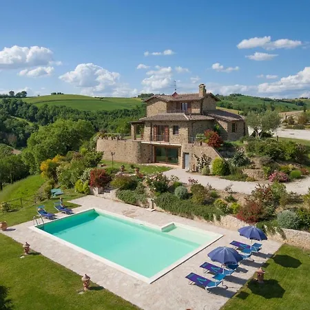 Sleeps 6 Pool Air Con Wifi * Casalalta