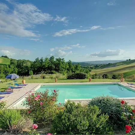 Sleeps 6 Pool Air Con Wifi Casalalta