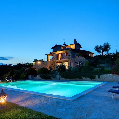 Sleeps 6 Pool Air Con Wifi * Casalalta