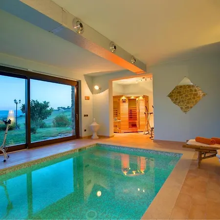 Sleeps 6 Pool Air Con Wifi