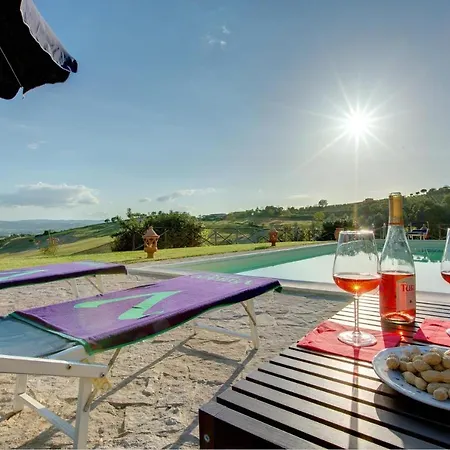 Sleeps 6 Pool Air Con Wifi Casalalta